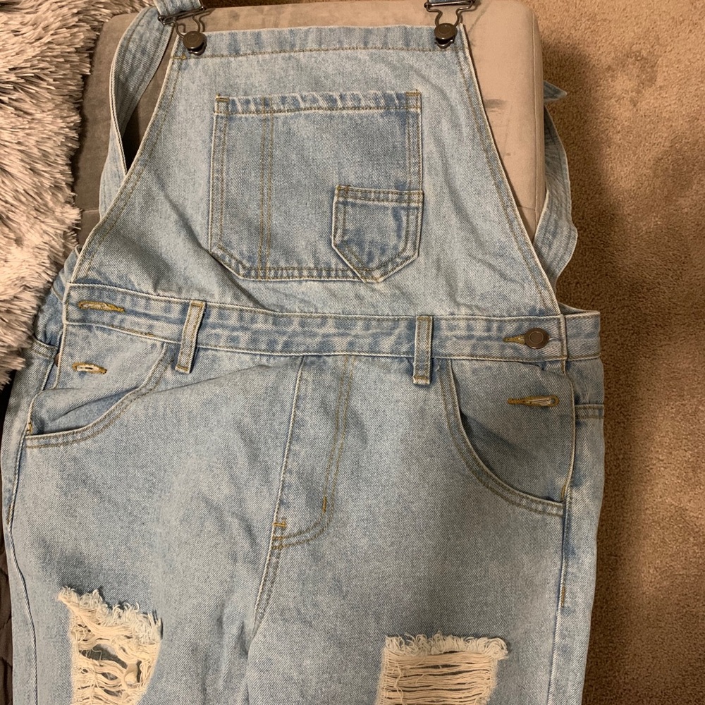 Overall distressed jeans